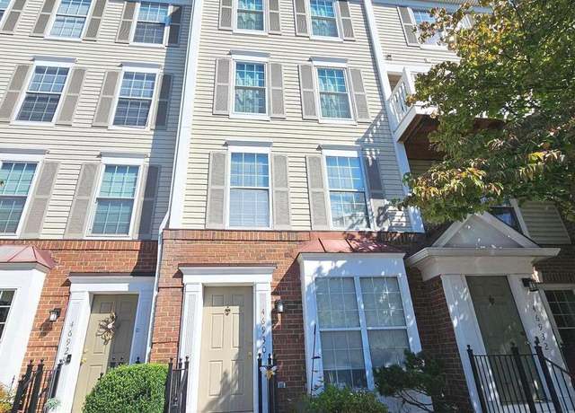 Property at 46930 Courtyard Sq, Sterling, VA 20164, 2 beds, 2.5 baths