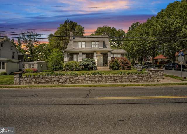 Property at 2700 Market St, Camp Hill, PA 17011, 3 beds, 2.5 baths