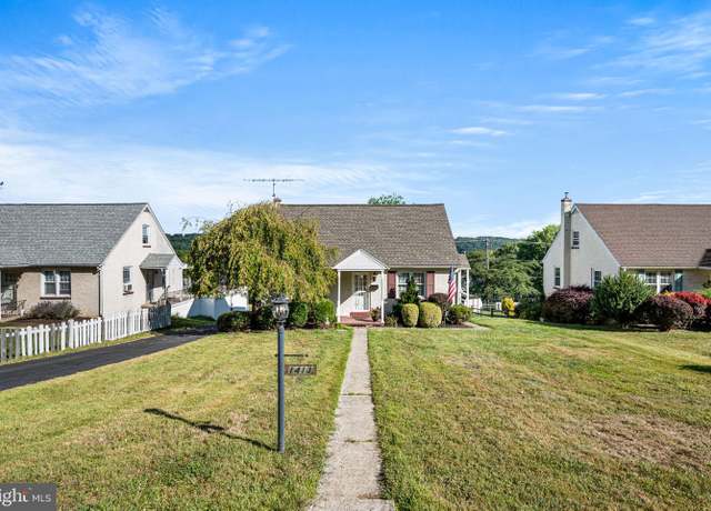 Property at 1413 Oak St, Coatesville, PA 19320, 3 beds, 1.5 baths