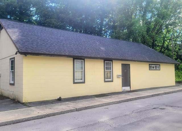 Property at 27 W Sixth St, Waynesboro, PA 17268, 2 beds, 1 bath
