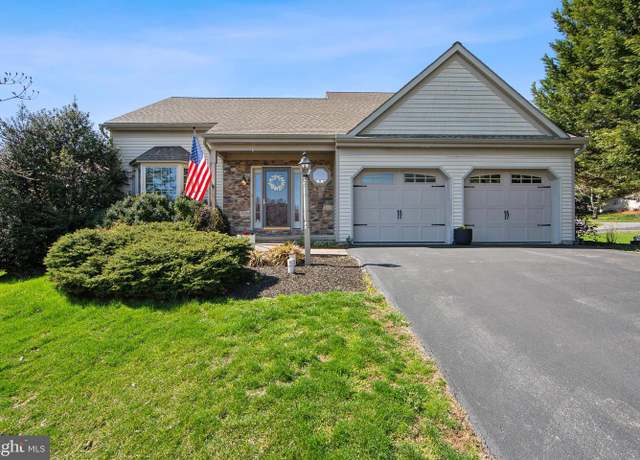 Property at 34 Camellia Ct, Lititz, PA 17543, 3 beds, 2.5 baths