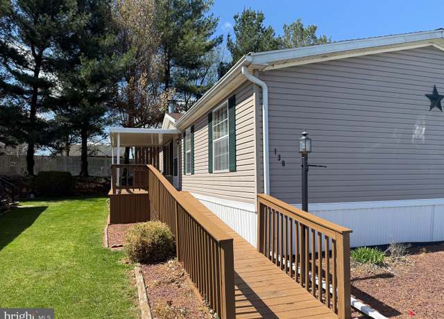 Property at 130 Greenbriar Cir, Lancaster, PA 17603, 3 beds, 2 baths