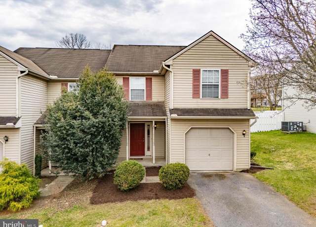 Property at 105 Elmshire Dr, Lancaster, PA 17603, 3 beds, 1.5 baths