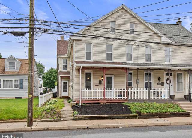Property at 452 E High St, Elizabethtown, PA 17022, 3 beds, 2 baths