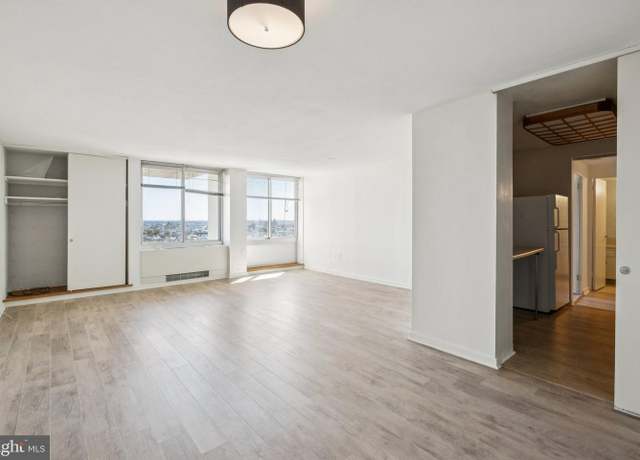 Property at 604-36 S Washington Sq #1505, Philadelphia, PA 19106, 1 bed, 1 bath