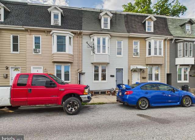 Property at 1033 E Poplar St, York, PA 17403, 5 beds, 1 bath