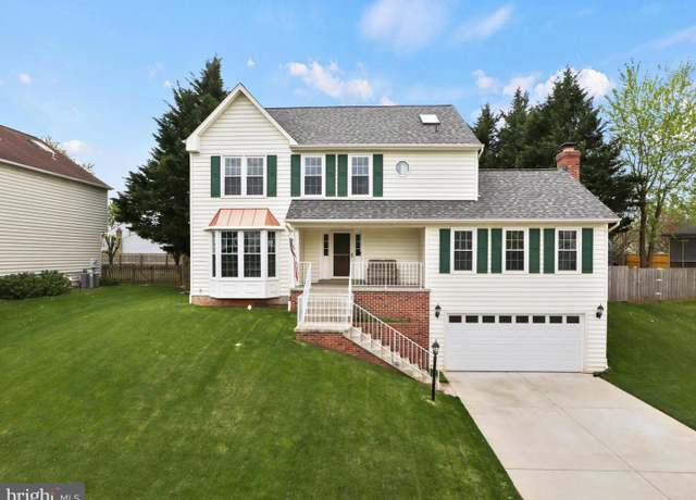 Property at 214 Primavera Cir, Sterling, VA 20165, 4 beds, 3.5 baths