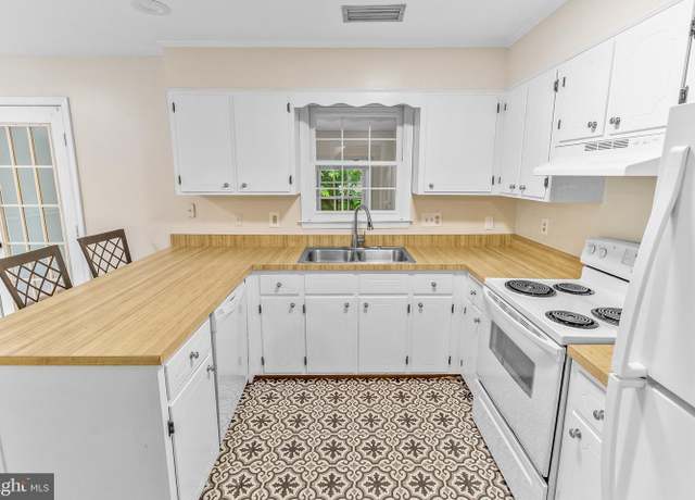 Property at 23 Berkeley, Charles Town, WV 25414, 3 beds, 1.5 baths