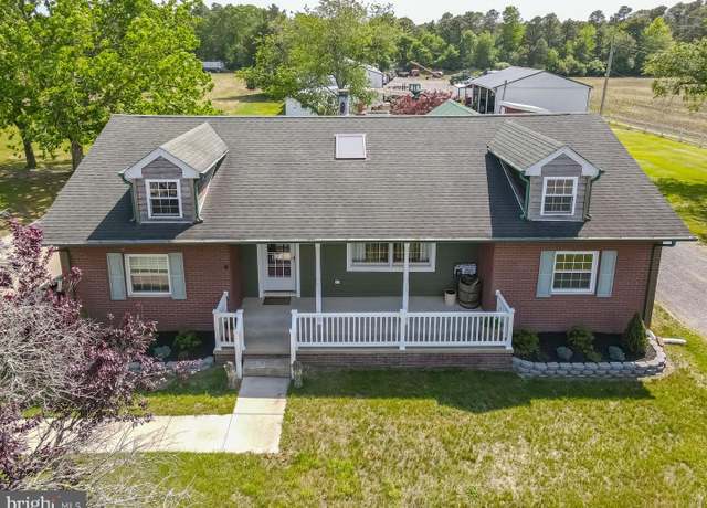 Property at 329 Lakedale Rd, Berlin, NJ 08009, 4 beds, 1.5 baths