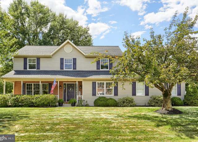 Property at 5 Surrey Ln, Mechanicsburg, PA 17050, 4 beds, 2.5 baths