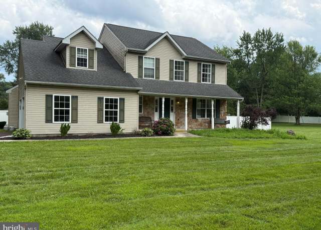 Property at 1416 Laurelwood Rd, Pottstown, PA 19465, 4 beds, 2.5 baths