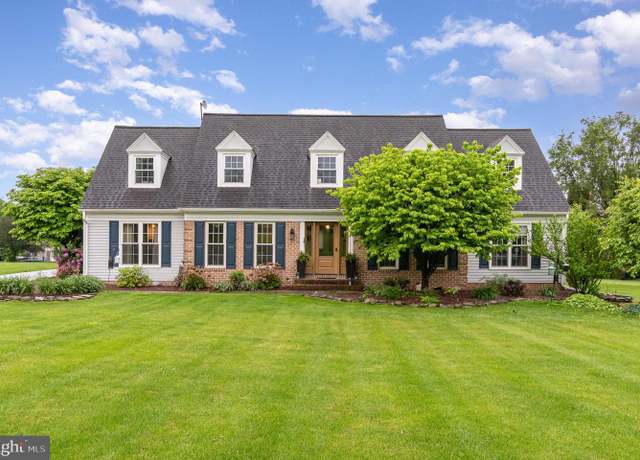 Property at 8 N Alydar Blvd, Dillsburg, PA 17019, 5 beds, 3 baths
