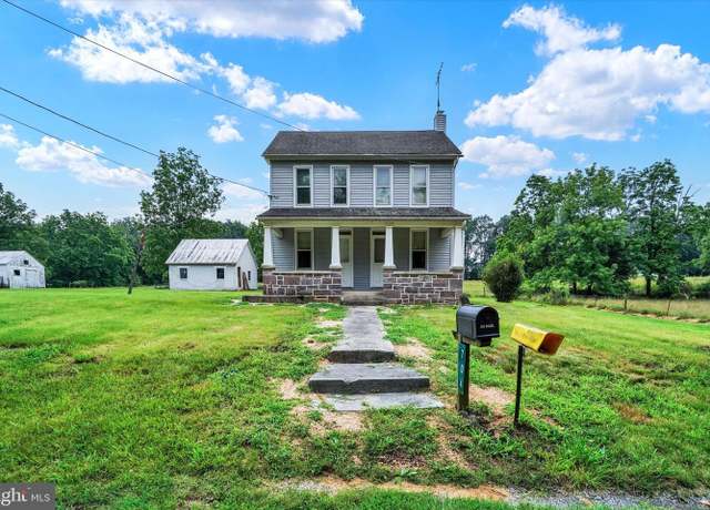 Property at 704 E Butter Rd, Dover, PA 17315, 3 beds, 1 bath