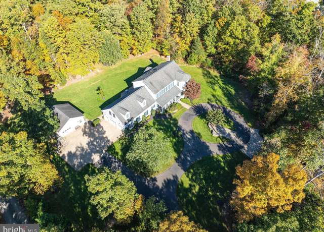 Property at 11851 Meadow Green Ct, Nokesville, VA 20181, 5 beds, 4 baths