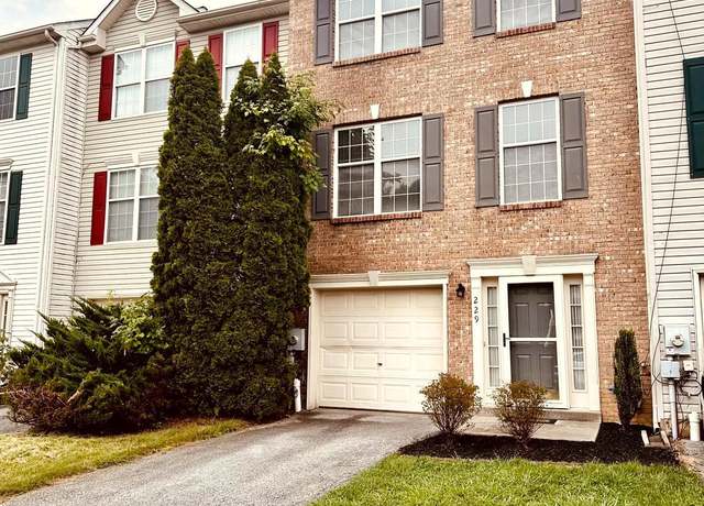 Property at 229 Pavin Ct, Newark, DE 19702, 3 beds, 2.5 baths