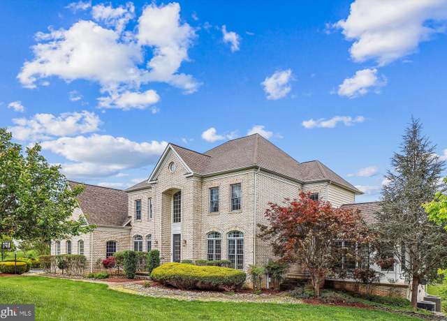 Property at 4 Hidden Ponds Ct, Gaithersburg, MD 20878, 7 beds, 7.5 baths