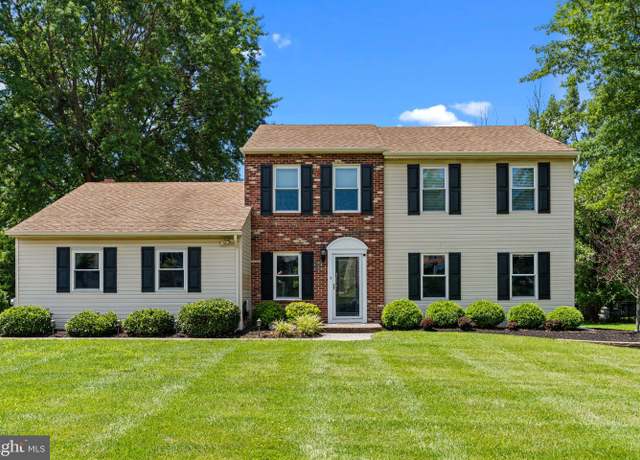 Property at 43 Hampton Dr, Southampton, PA 18966, 4 beds, 3.5 baths