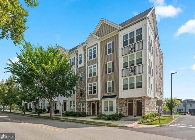 Property at 204 Charles Ellis Dr, Newtown Square, PA 19073, 3 beds, 3 baths