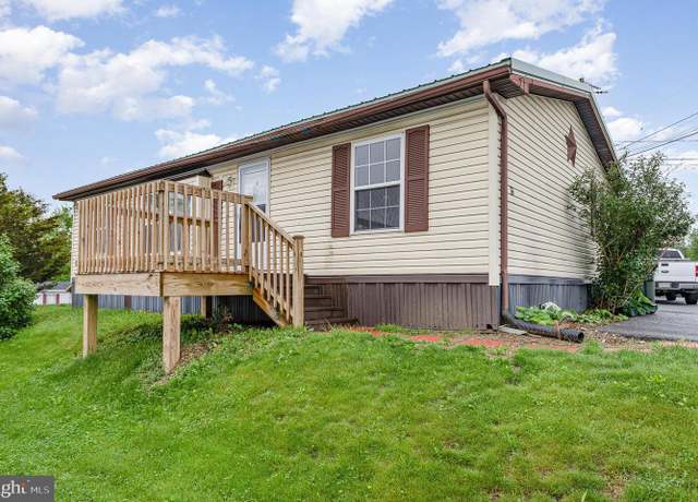 Property at 18 Crystal Dr, Manheim, PA 17545, 3 beds, 2 baths
