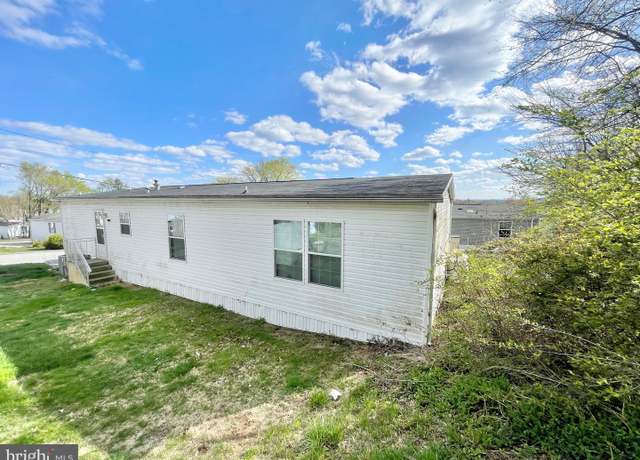 Property at 38 Ivy Cir, Norristown, PA 19403, 3 beds, 2 baths