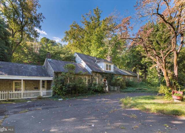 Property at 1 Shady Ln, Philadelphia, PA 19111, 5 beds, 3.5 baths