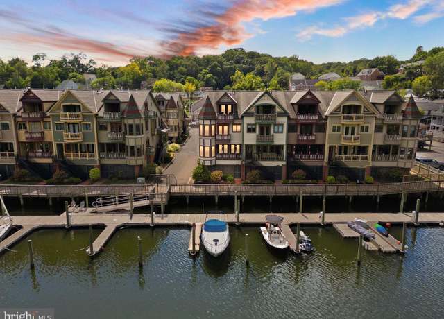 Property at 262 Gaslight Landing Ct, Occoquan, VA 22125, 3 beds, 3.5 baths