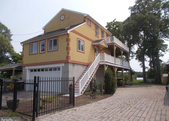 Property at 2115 Lake Dr, Pasadena, MD 21122, 2 beds, 2.5 baths