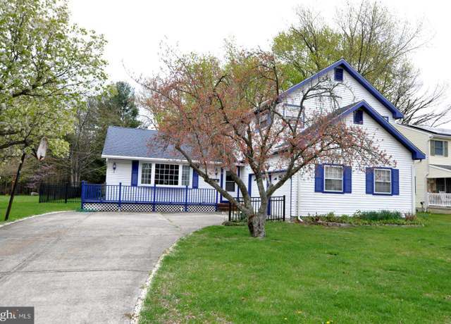 Property at 122 Roberts Pl, Mount Laurel, NJ 08054, 4 beds, 2.5 baths