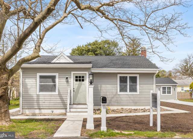 Property at 9 S 6th St, Villas, NJ 08251, 2 beds, 1 bath