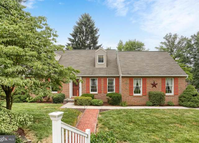Property at 19 Paddock Ln, Camp Hill, PA 17011, 3 beds, 2 baths