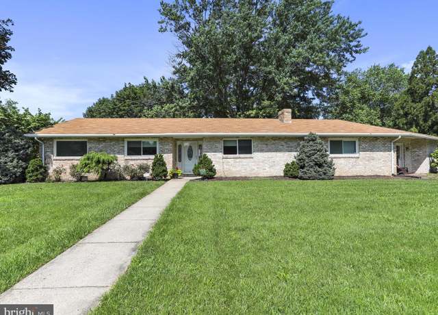 Property at 6 Moyle Dr, Fayetteville, PA 17222, 3 beds, 2 baths