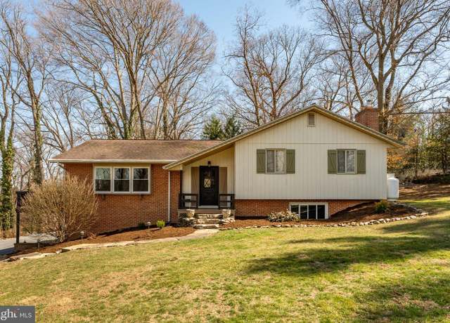 Property at 132 Maple Dr, New Holland, PA 17557, 4 beds, 2.5 baths
