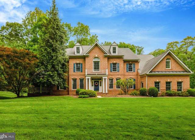 Property at 10286 Johns Hollow Rd, Vienna, VA 22182, 6 beds, 4.5 baths