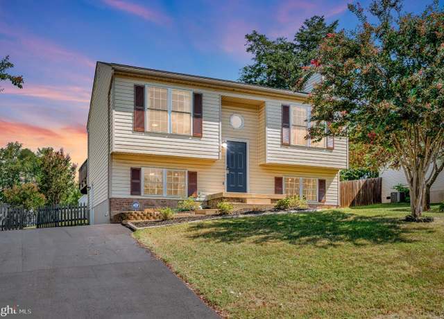 Property at 11514 Woodland View Dr, Fredericksburg, VA 22407, 4 beds, 2 baths