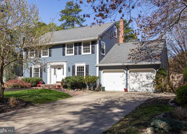 Property at 8 Meadowwood Ct, Medford, NJ 08055, 4 beds, 2.5 baths