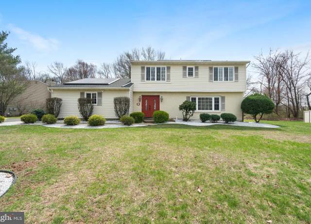 Property at 17 Wayne Way, Hightstown, NJ 08520, 4 beds, 2.5 baths