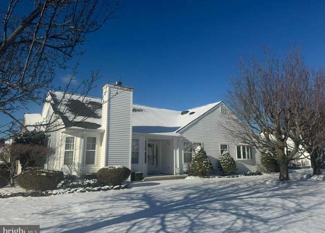 Property at 17 Cardigan Dr, Toms River, NJ 08757, 2 beds, 2 baths
