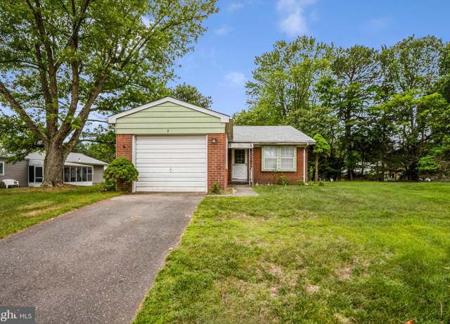Property at 6 Lincoln Ct, Whiting, NJ 08759, 2 beds, 1 bath