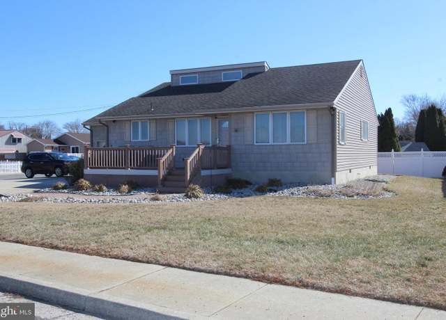 Property at 46 Riviera Dr, Pennsville, NJ 08070, 3 beds, 2 baths