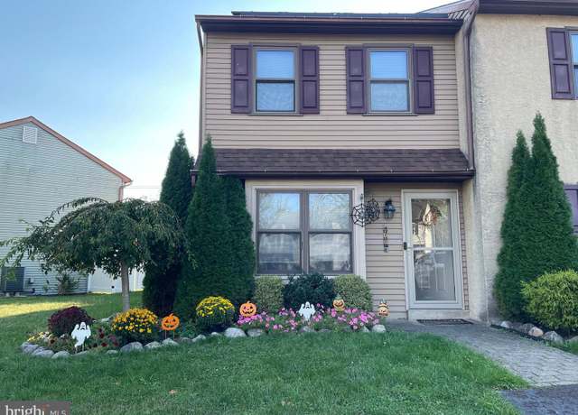 Property at 127 Redwood Dr, Quakertown, PA 18951, 3 beds, 1.5 baths