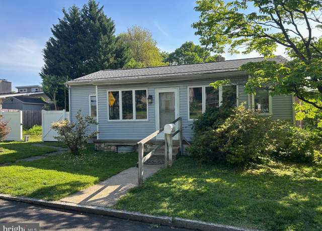 Property at 133 Maple Ave, Belmont Hills, PA 19004, 2 beds, 1.5 baths