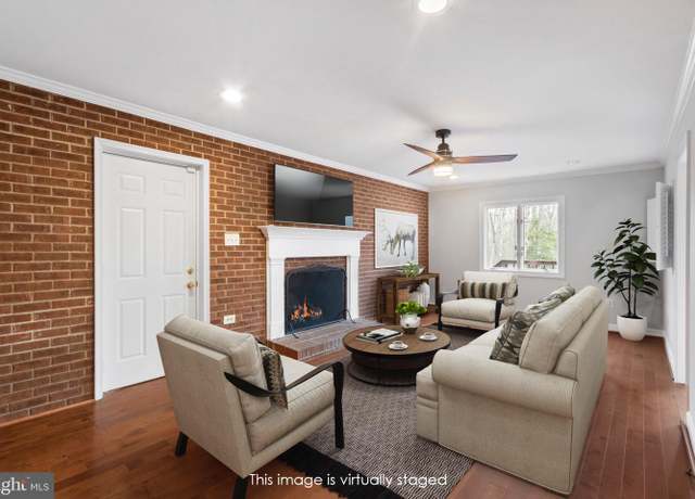 Property at 9 Twin Springs Dr, Fredericksburg, VA 22407, 4 beds, 3 baths