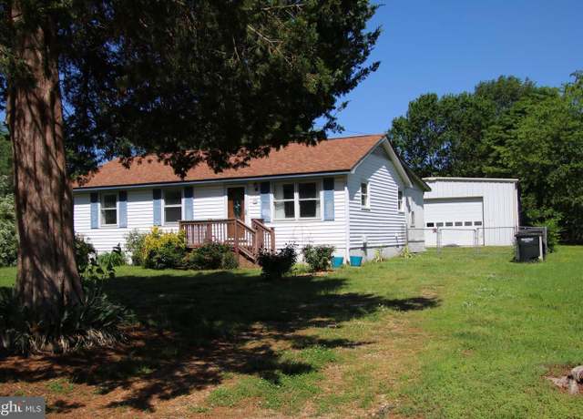 Property at 211 Mimosa Ave, Colonial Beach, VA 22443, 3 beds, 1 bath