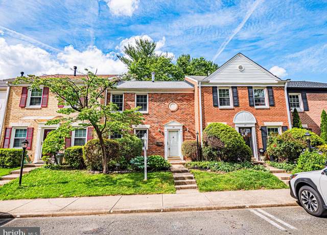 Property at 29 Longmeadow Dr, Gaithersburg, MD 20878, 3 beds, 3 baths