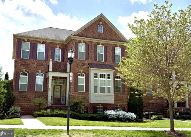 Property at 140 Crown Farm Dr, Gaithersburg, MD 20878, 5 beds, 4.5 baths