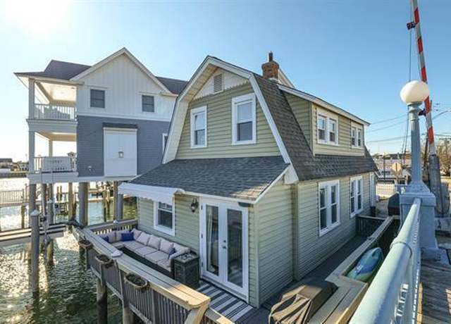 Property at 104 N Derby Ave, Ventnor City, NJ 08406, 2 beds, 1.5 baths