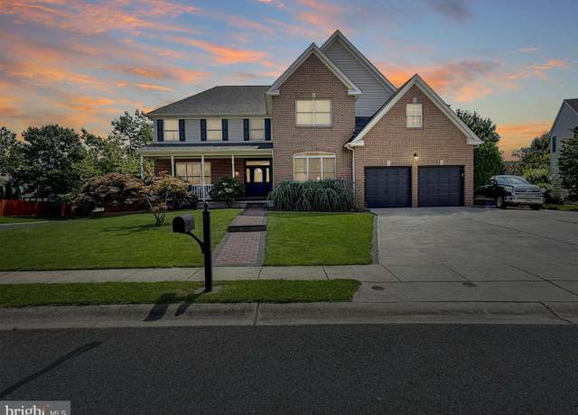 Property at 1 Summerhill Ct, Columbus, NJ 08022, 4 beds, 3.5 baths