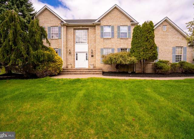 Property at 24 Scott Dr, Monroe Township, NJ 08831, 5 beds, 2.5 baths