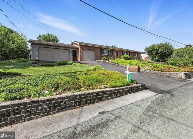 Property at 36 Hillside Dr, Chambersburg, PA 17202, 3 beds, 1.5 baths
