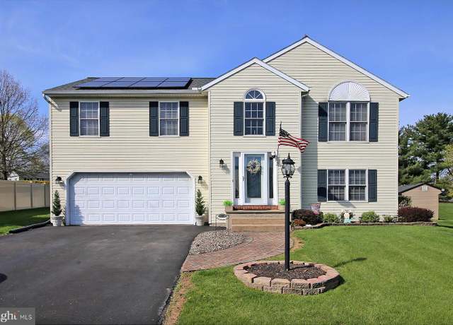 Property at 4 Ladybug Ln, Myerstown, PA 17067, 3 beds, 1.5 baths